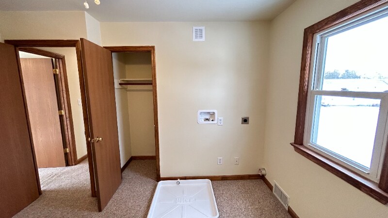 Building Photo - 1052 Community Rd