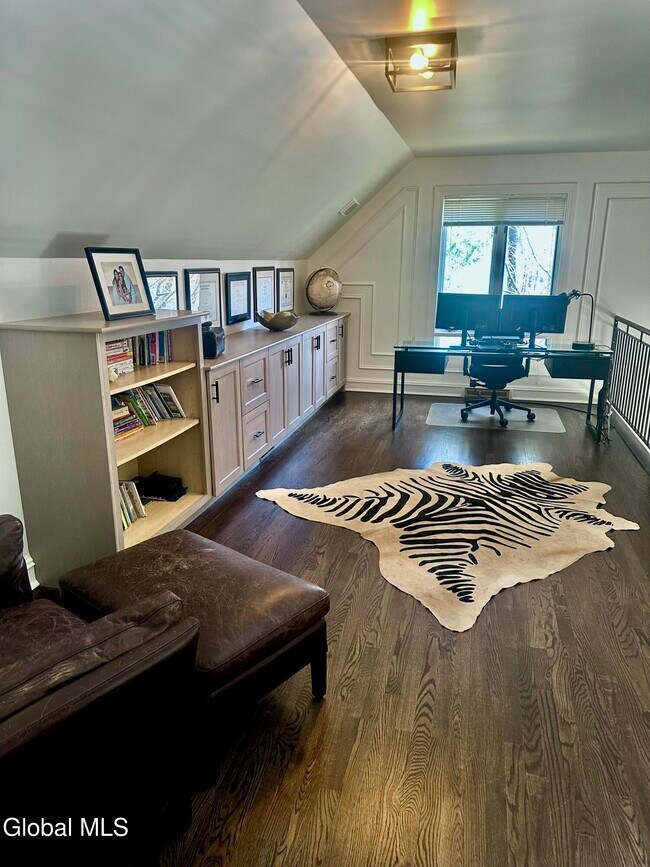 Building Photo - 9 Oakbrook Blvd