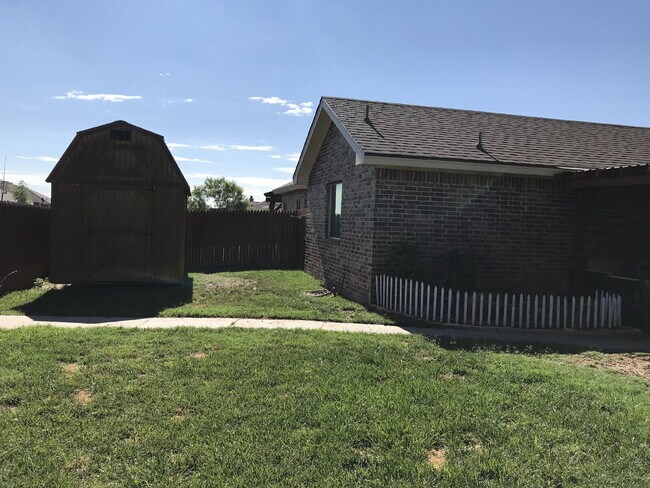 Building Photo - Beautiful Home in Cooper School District