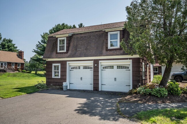 Building Photo - 124A Old Farms Rd
