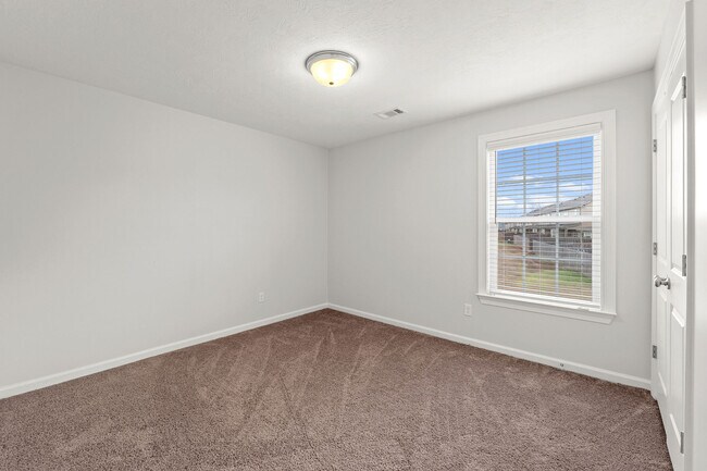 Building Photo - 597 Vinings Dr