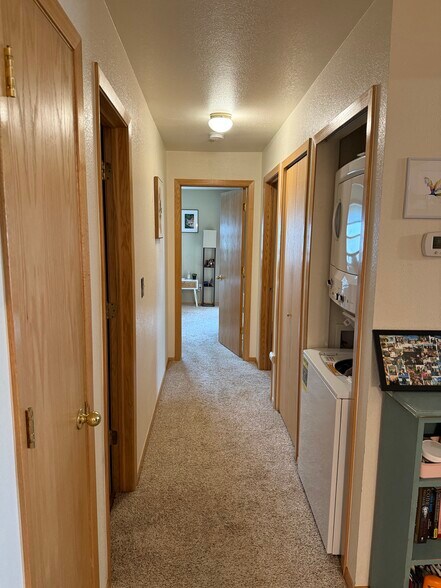 Building Photo - 2990 Shadow Creek Dr