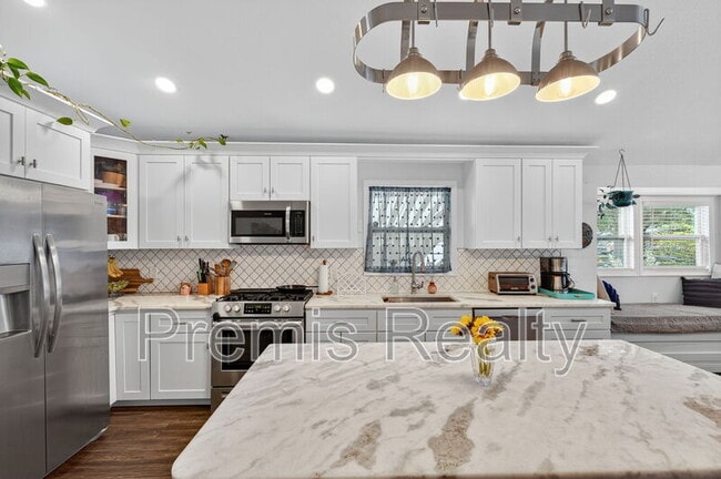 Building Photo - 4201 3rd Ave N