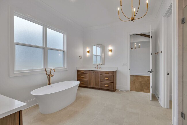 Building Photo - Luxury living in this brand new home - Franklin, TN