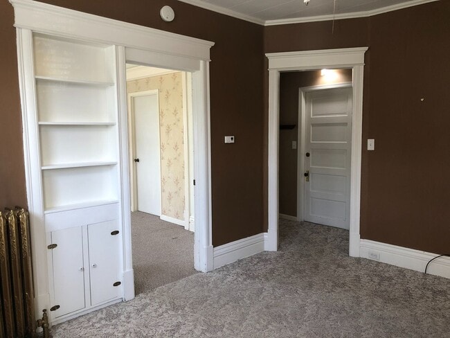 Building Photo - 1st Floor 2 Bedroom Apartment w/ Private Basement - Available July 1st