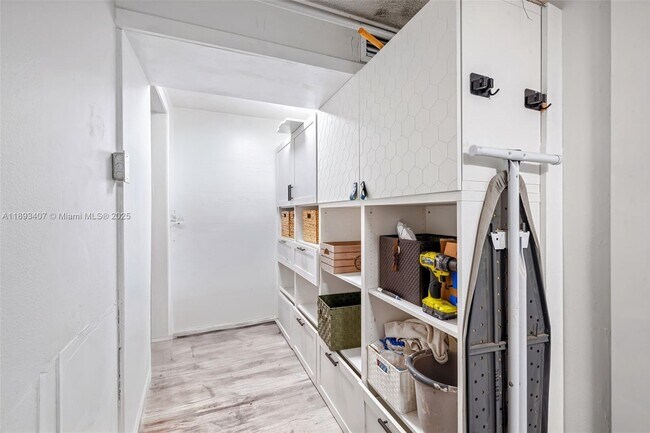 Building Photo - 16530 Royal Poinciana Ct