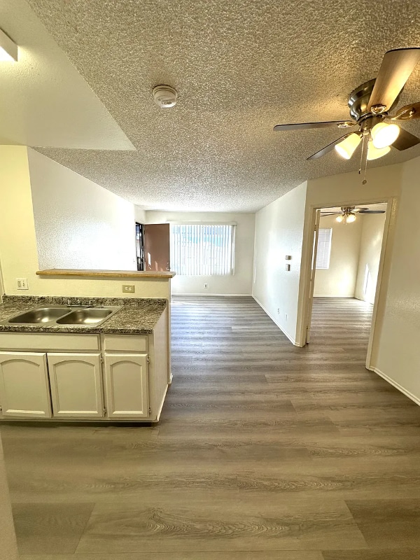 Building Photo - 926 W 85th St