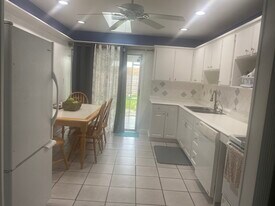 Building Photo - 113 Palamino Cir