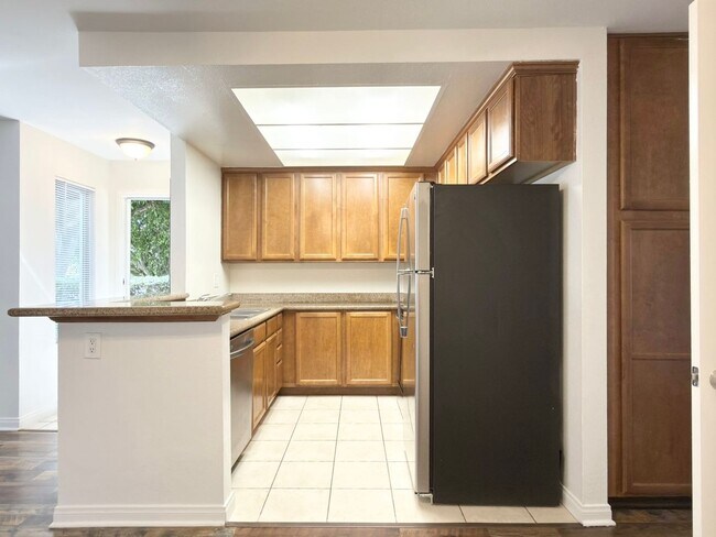 Building Photo - Lower Level Condo in Gated Arbor Hill!