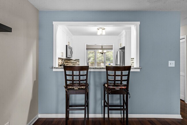 Building Photo - 5624 Darrow Dr
