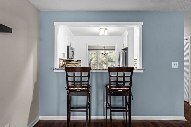 Building Photo - Updated and Adorable!  2 Bedroom Townhome in N/E Raleigh near REX, Glenwood, & Crabtree - Pet Fri...