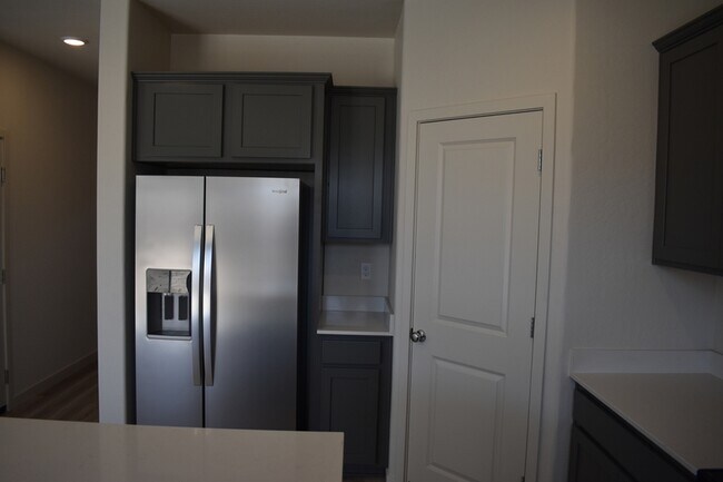 Building Photo - 4624 Athena Dr