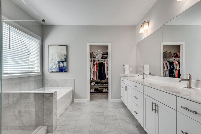 Building Photo - Bright, Modern, Spacious 4bd/3ba Home in Prime Scottdale Location