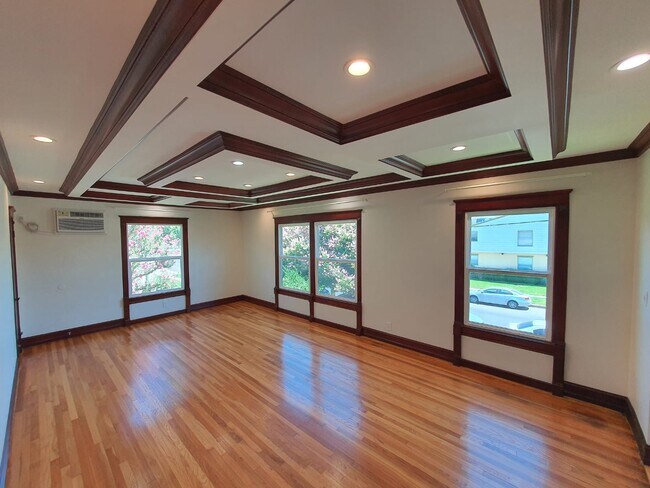 Building Photo - 5329 Vantage Ave