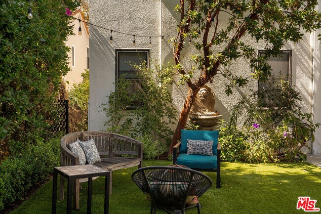 Building Photo - 144 S Orange Dr