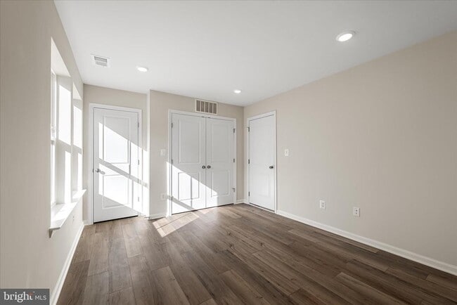 Building Photo - 409 18th Ave