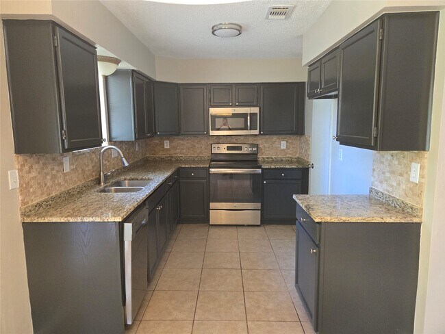 Building Photo - 2515 Maple Tree Ct