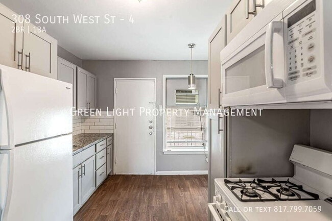Building Photo - 308 S W St