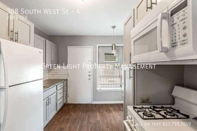 Building Photo - 308 South West St-4