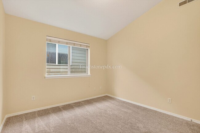 Building Photo - Freshly Updated 3BR Home in Beaverton