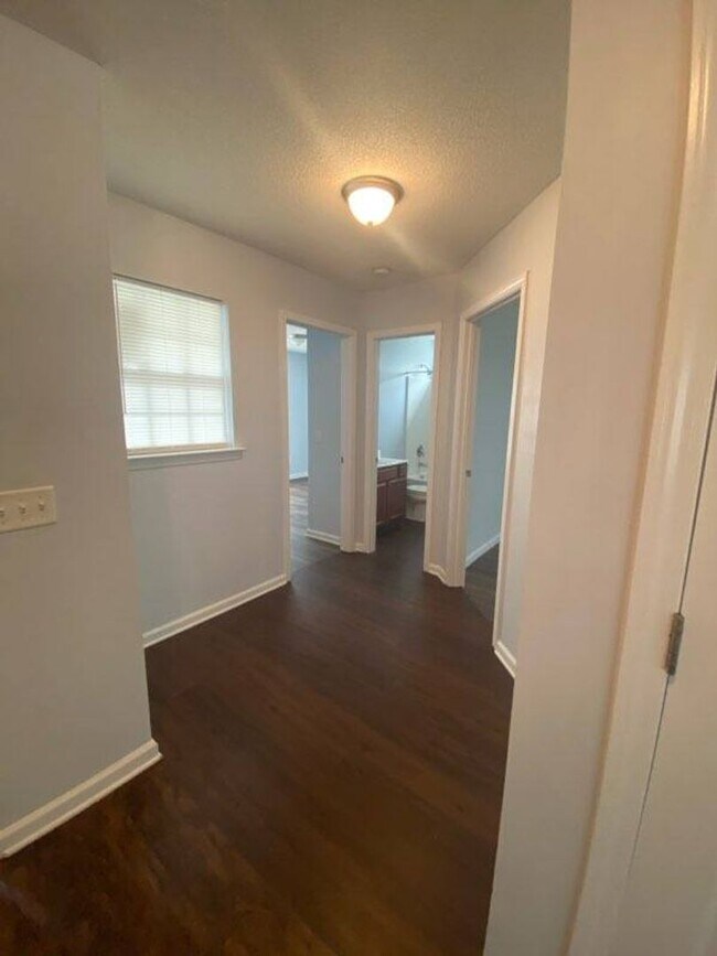 Building Photo - 3 BR 2 BA Maysville