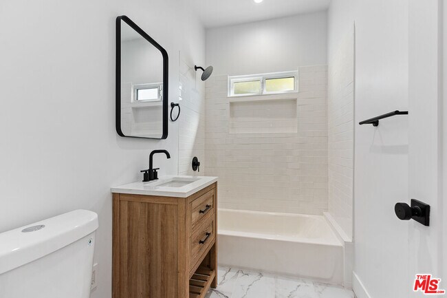 Building Photo - 2832 12th Ave