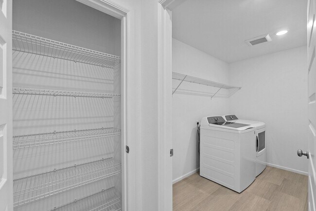 Building Photo - Two-Story Port Orchard Home