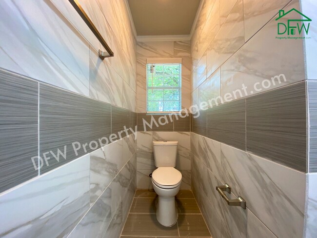 Building Photo - Charming 4 Bedroom 2 Bathroom Home on a Corner Lot in Fort Worth!