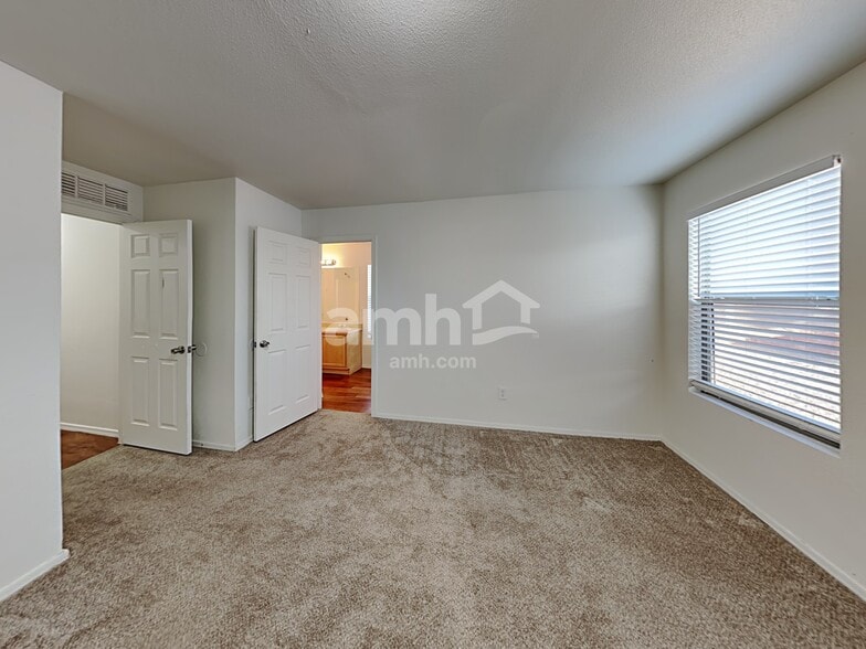 Building Photo - 15618 W Evans Dr