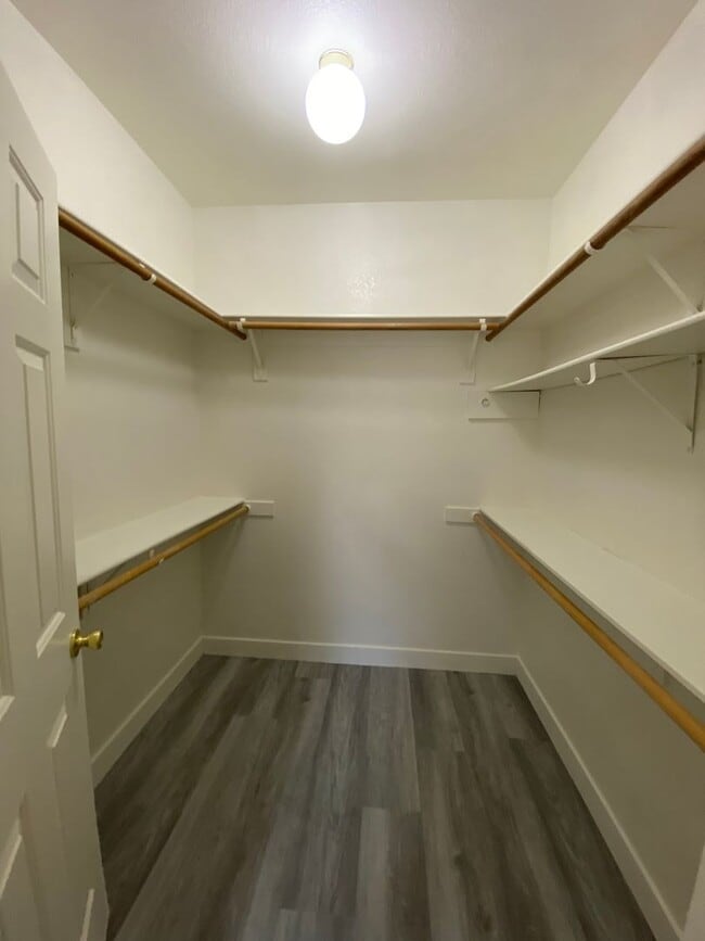 Building Photo - 1 Bedroom Condo - W Tropicana/Decatur - 2n...