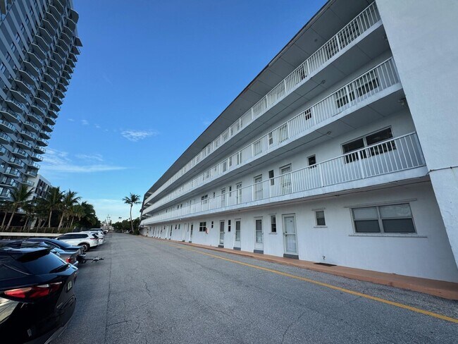 Building Photo - 4500 N Flagler Dr