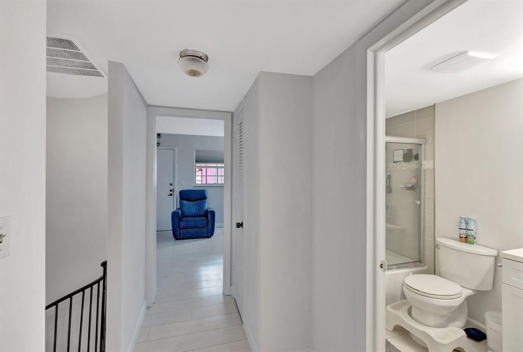 Building Photo - 640 Tennis Club Dr