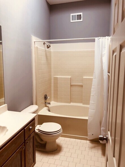 Building Photo - 505 S Main St