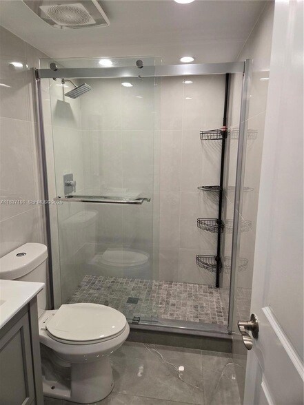 Building Photo - 3401 N Country Club Dr