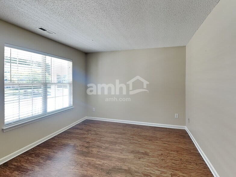 Building Photo - 155 Camforth Dr
