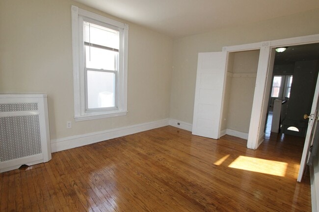 Building Photo - 124 W Pomona St