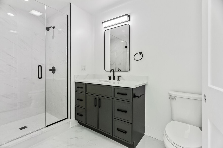 Building Photo - 1453 Maple Ave