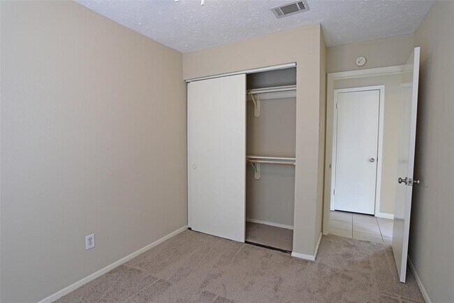 Building Photo - 11011 Shadowfield Dr