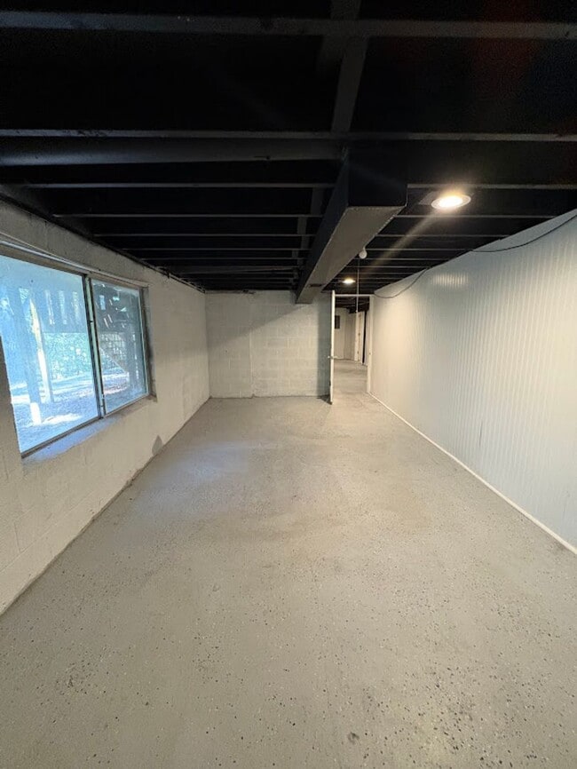 Building Photo - Three bedroom two bathroom home for rent