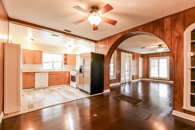 Building Photo - Charming 3 Bedroom, 1 Bathroom house on the Indian River!