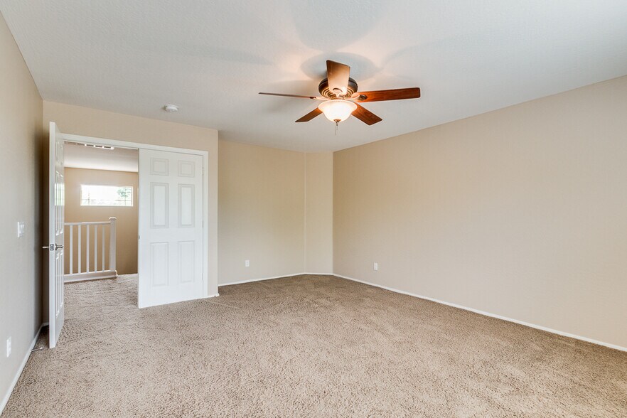 Building Photo - 1326 E Macaw Dr