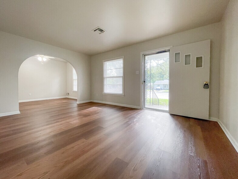 Building Photo - 2208 N 41st St
