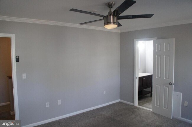 Building Photo - 5814 Holly Springs Dr N
