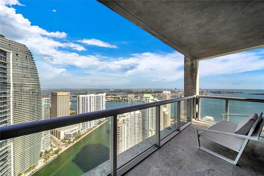 Building Photo - 495 Brickell Ave