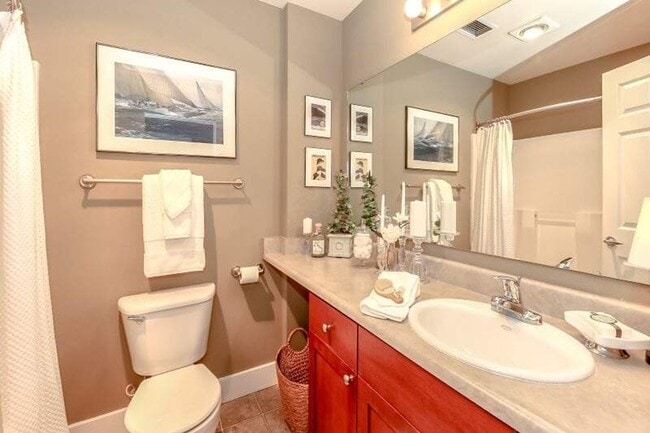 Building Photo - Beautiful Downtown Condo in Tacoma