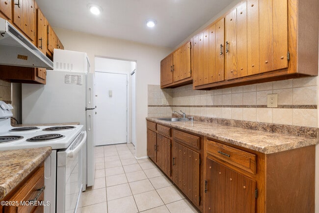 Building Photo - 177 Amberly Dr