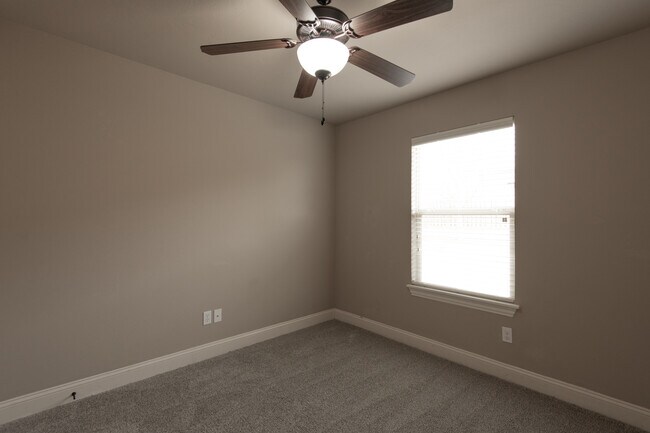 Building Photo - 2124 New Brook Dr