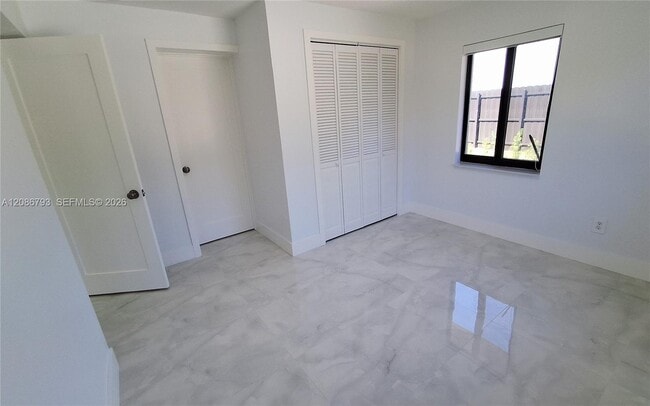 Building Photo - 216 Shadow Way
