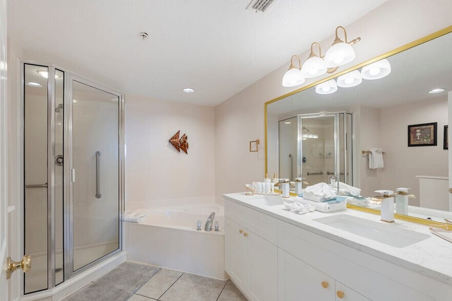 Building Photo - 10811 Front Beach Rd