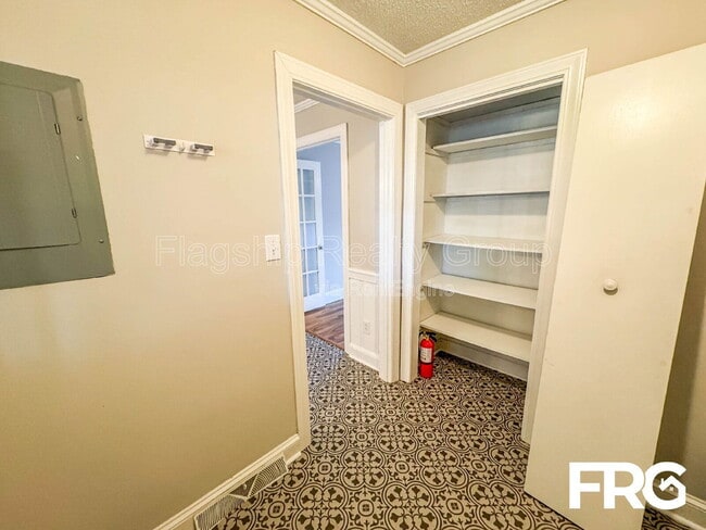 Building Photo - 113 Belmont Dr